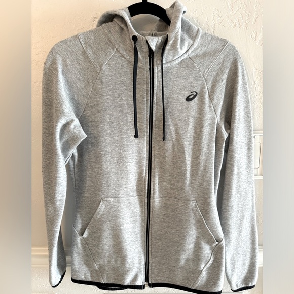 ASICS Athletic full zip up long sleeve top with pockets.
EUC Size Medium - Picture 1 of 14